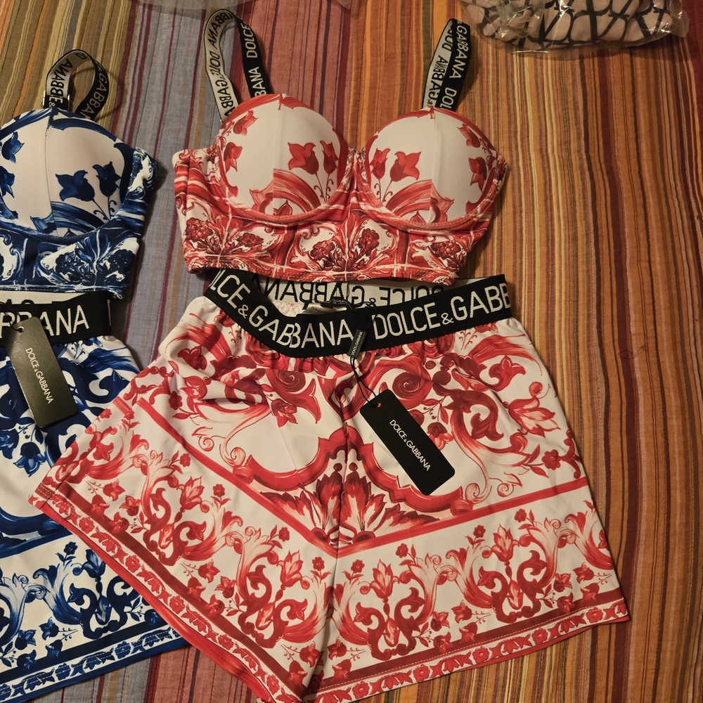 ❌❌SOLD❌❌ Elsewhere❌❌Dolce & Gabbana Red and Blue Baroque Print Set